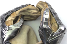 Load image into Gallery viewer, Pair of German Gothic Mitten Gauntlets . Ref X3333