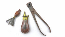 Load image into Gallery viewer, Flintlock Muff Pistols by Goodwin. Ref 9313