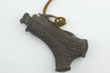 Load image into Gallery viewer, Powder Flask Very Fine South German Carved Staghorn Powder. SN 9031